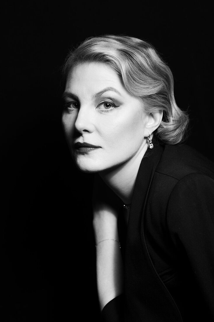 Дива, режиссер, сценарист, актриса, модель.