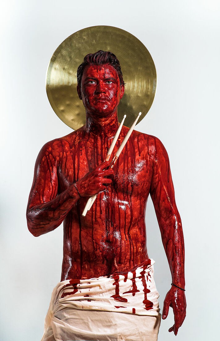 Снято для афиши спектакля "Я Фабр", реж. Клим Козинский(Электротеатр Станиславский). В главной роли Антон Косточкин.