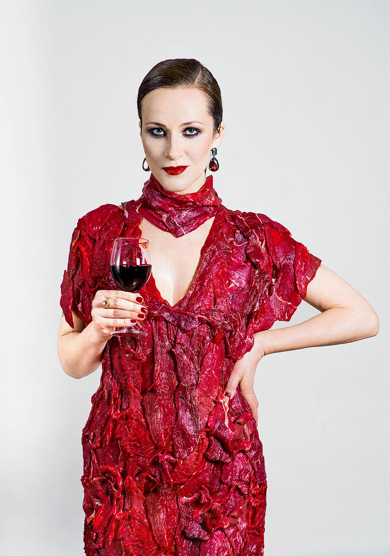 Снято для афиши спектакля "Я Фабр", реж. Клим Козинский(Электротеатр Станиславский). В главной роли Ирина Савицкова.